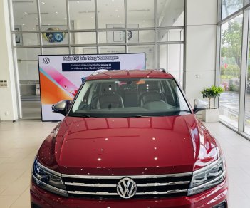 Volkswagen Tiguan 2022 - Cần bán Volkswagen Tiguan Elegance 2022 Màu đỏ , tặng phí trước bạ , tiền mặt và  phụ kiện 