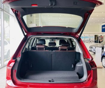 Volkswagen Tiguan 2022 - Cần bán Volkswagen Tiguan Elegance 2022 Màu đỏ , tặng phí trước bạ , tiền mặt và  phụ kiện 