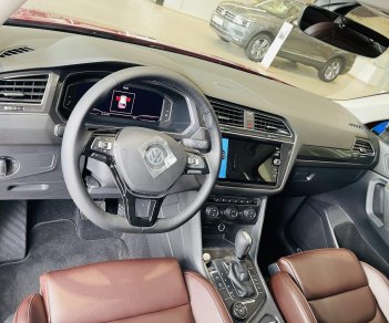 Volkswagen Tiguan 2022 - Cần bán Volkswagen Tiguan Elegance 2022 Màu đỏ , tặng phí trước bạ , tiền mặt và  phụ kiện 