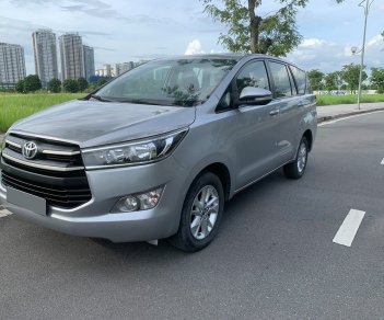 Toyota Innova 2017 - Cần bán Toyota Innova đời 2017, màu bạc