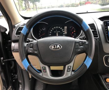 Kia Sorento 2016 - Cần bán Kia Sorento DATH sản xuất năm 2016, màu đen, giá 735tr