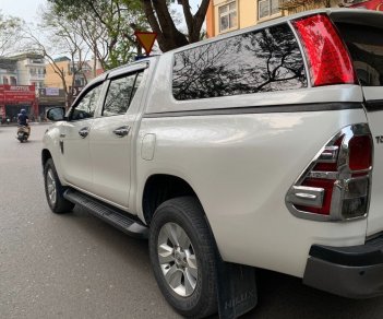 Toyota Hilux 2018 - Cần bán lại xe Toyota Hilux 2.4E năm 2018, màu trắng, xe nhập số tự động