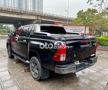 Toyota Hilux 2021 - Bán Toyota Hilux 4x2 AT năm sản xuất 2021, màu đen