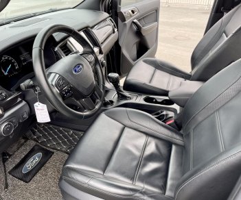 Ford Everest 2019 - Cần bán lại xe Ford Everest 4x2AT Titanium năm sản xuất 2019, màu đen