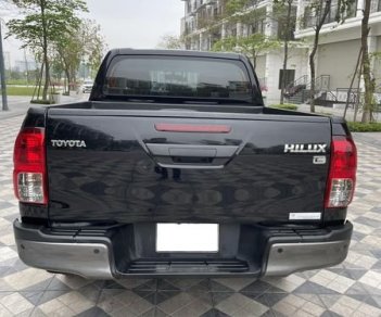 Toyota Hilux 2021 - Cần bán xe Toyota Hilux 2.5E MT 2021, màu đen, giá 735tr