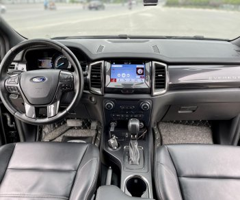 Ford Everest 2019 - Cần bán lại xe Ford Everest 4x2AT Titanium năm sản xuất 2019, màu đen