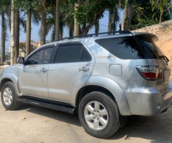 Toyota Fortuner 2011 - Bán Toyota Fortuner năm 2011, màu bạc còn mới, giá chỉ 480 triệu