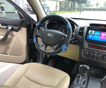 Kia Sorento 2016 - Cần bán Kia Sorento DATH sản xuất năm 2016, màu đen, giá 735tr