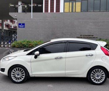 Ford Fiesta 2017 - Màu trắng, giá cực tốt