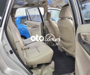 Toyota Innova 2012 - Màu bạc giá cạnh tranh