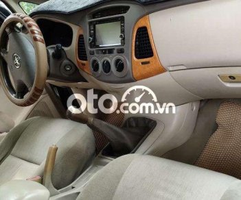 Toyota Innova 2006 - Màu bạc xe gia đình