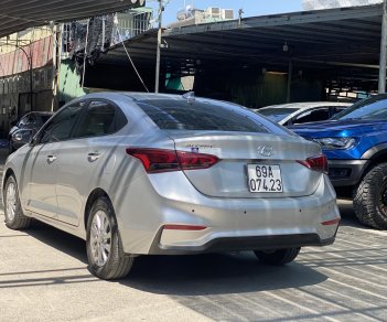 Hyundai Accent 2019 - Cần bán gấp xe Hyundai Accent AT màu bạc, năm sản xuất 2019, cam kết động cơ hộp số nguyên bản nhà sản xuất