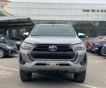 Toyota Hilux 2021 - Bán ô tô Toyota Hilux 2.4E AT năm 2021, màu bạc, nhập khẩu nguyên chiếc