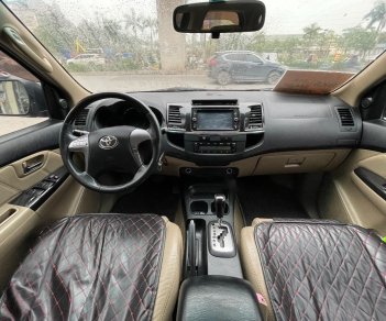 Toyota Fortuner 2014 - Màu đen