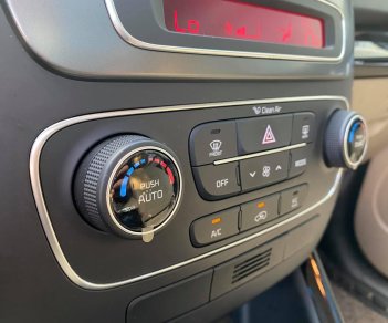 Kia Sorento 2017 - Kia Sorento 2017, bản full GATH, máy xăng, màu trắng
