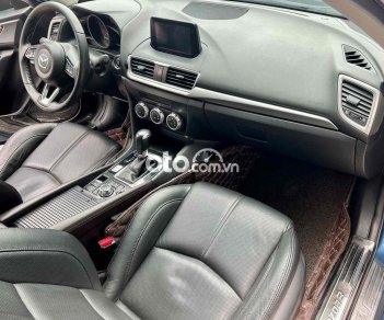 Mazda 3 2018 - Màu xanh lam giá cạnh tranh