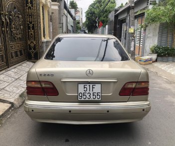 Mercedes-Benz E240 0 2004 - Số tự động, màu ghi còn ken xà ben