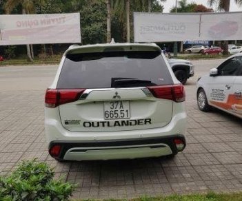 Mitsubishi Outlander 2020 - Màu trắng số tự động