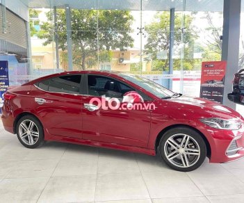 Hyundai Elantra 2018 - Màu đỏ