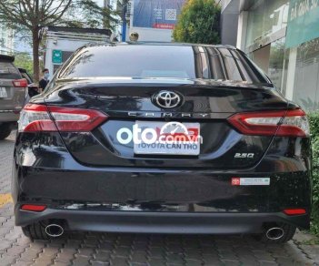 Toyota Camry 2020 - Màu đen, nhập khẩu xe gia đình