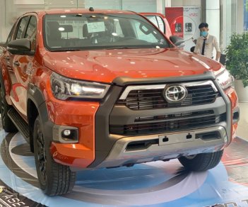 Toyota Hilux 2022 - Màu nâu, nhập khẩu giá ưu đãi