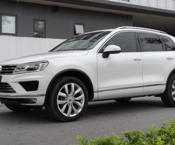 Volkswagen Touareg 2016 - Màu trắng, nhập khẩu