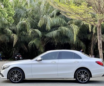 Mercedes-Benz C200 2018 - Bán C200 Exclusive trắng đen model 2019 công ty đứng tên