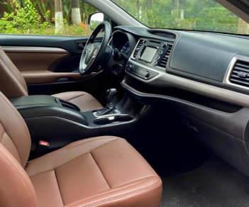 Toyota Highlander 2015 - Màu đen, nhập khẩu