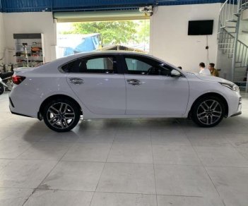 Kia Cerato 2020 - Màu trắng, giá 628 triệu