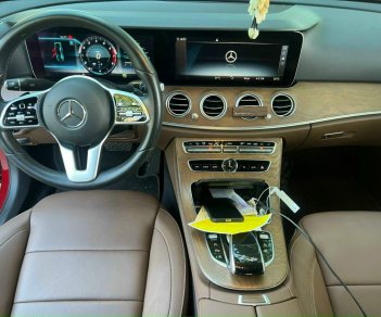 Mercedes-Benz E200 2020 - Màu đỏ, giá tốt