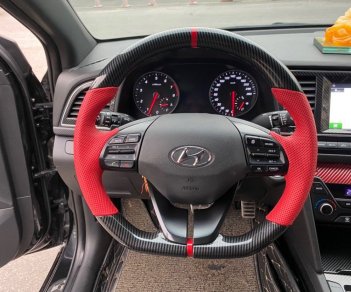 Hyundai Elantra 2018 - Màu đen giá cạnh tranh