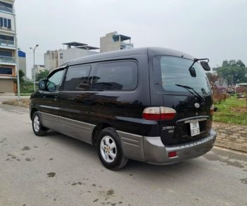 Hyundai Starex 2004 - Màu đen, số sàn