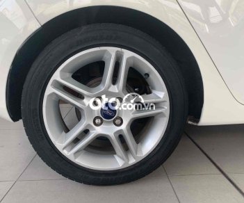 Ford Fiesta 2013 - Màu trắng