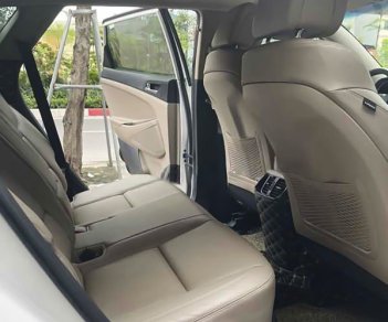 Hyundai Tucson 2019 - màu trắng giá hữu nghị