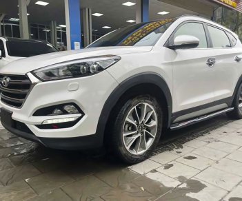 Hyundai Tucson 2019 - màu trắng giá hữu nghị