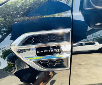 Ford Everest 2019 - Màu đen, nhập khẩu