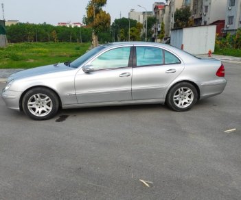 Mercedes-Benz E240 2004 - Màu bạc giá cạnh tranh