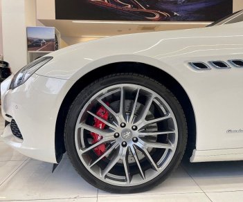 Maserati Quattroporte 2018 - Màu trắng, nhập khẩu