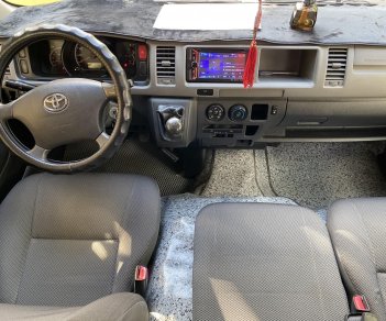 Toyota Hiace 2014 - Xe số sàn, máy dầu, màu bạc
