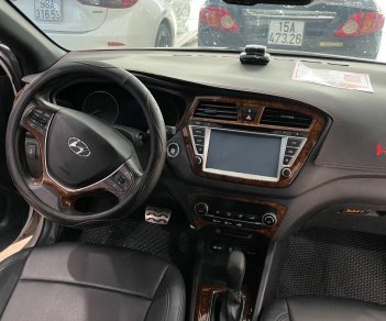 Hyundai i20 Active 2015 - Màu trắng, xe nhập