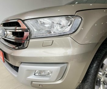 Ford Everest máy dầu  2016 - Cần bán xe Ford Everest máy dầu đời 2016, nhập khẩu nguyên chiếc, giá tốt