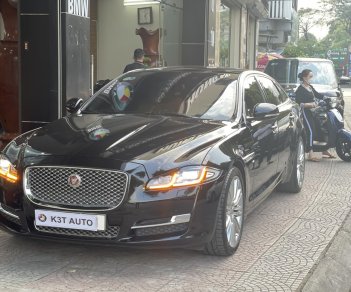 Jaguar XJL 2016 - Màu đen, nội thất da bò - hỗ trợ giá tốt kèm nhiều quà tặng