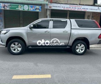 Toyota Hilux 2016 - Màu bạc, xe nhập chính chủ