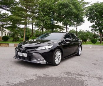 Toyota Camry 2020 - Màu đen, xe nhập