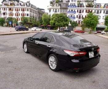 Toyota Camry 2020 - Màu đen, xe nhập