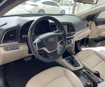 Hyundai Elantra 2018 - Màu đen, 550 triệu