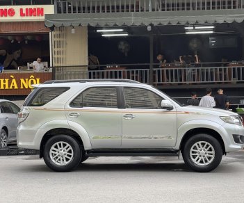 Toyota Fortuner 2014 - Xe màu bạc