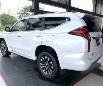 Mitsubishi Pajero Sport 2022 - Giá xe lăn bánh