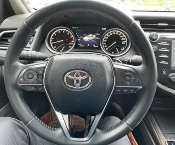 Toyota Camry 2020 - Màu đỏ, xe nhập