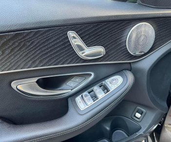 Mercedes-Benz C200 2018 - Xe màu vàng